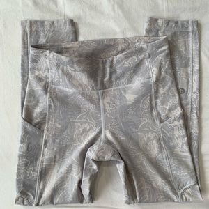 EUC Lululemon Cropped Leggings | Size 4